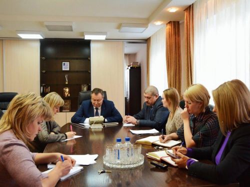 В течение часовой прямой телефонной линии Глава города пообщался с 16 жителями Ачинска