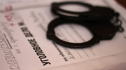 В Норильске кусок льда убил рабочего цементного завода. Его коллега в больнице