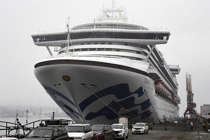 С охваченного коронавирусом лайнера сняли карантин