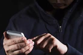 Наивный назаровец подарил мошеннику 190 тысяч рублей за оформление кредита