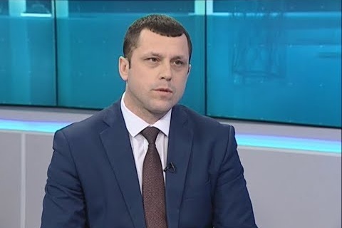 Главу УДИБА, подозреваемого в смерти людей из-за укусов собак, отпустили под домашний арест