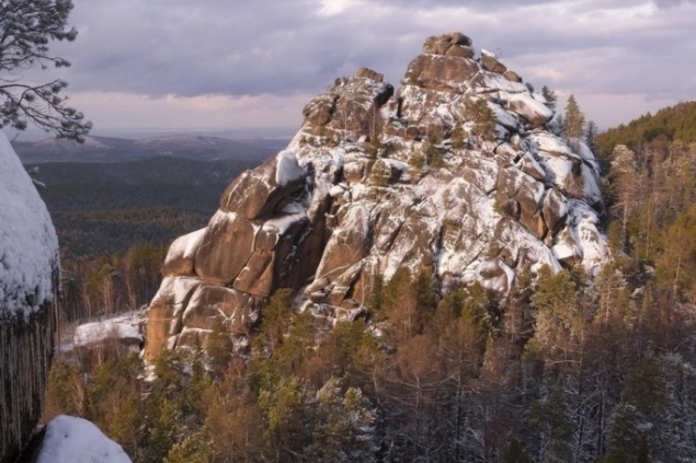 Теплые выходные обернулись для туристов на «Столбах» травмами и переломами