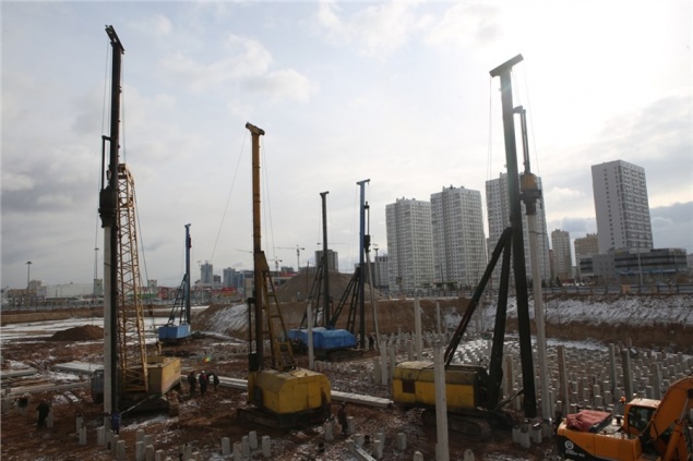 Открытие красноярского аквапарка перенесли. Строители пока забивают сваи