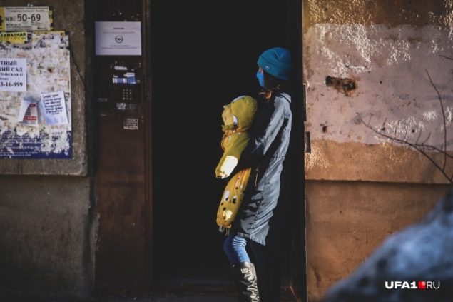 Путин пообещал по пять тысяч семьям с детьми, но их получат не все. И не сейчас