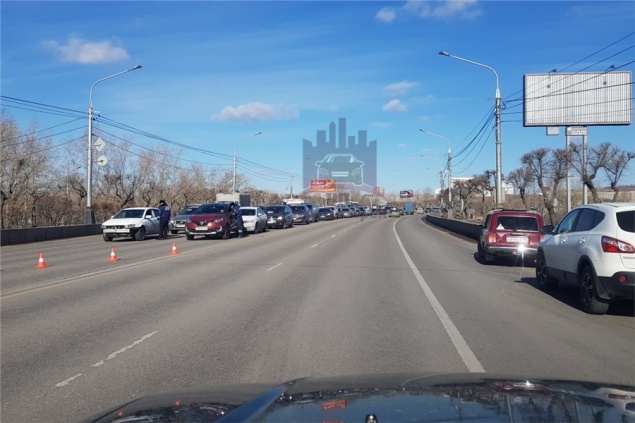 С утра субботы на мостах Красноярска водителям устроили массовые проверки на нарушение самоизоляции