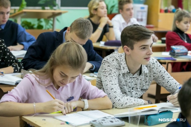Красноярским девятиклассникам оставили экзамены только по обязательным предметам