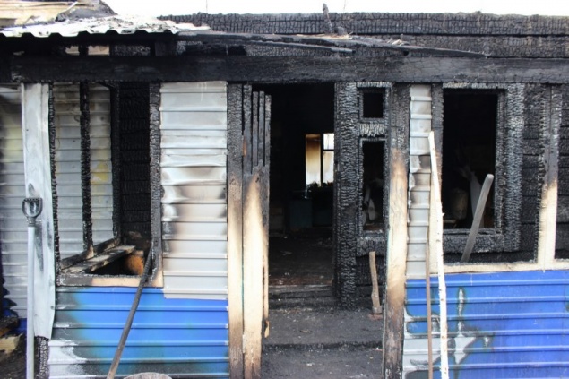 В Красноярском крае полицейский спас из горящего дома 5-летнего ребенка и его бабушку