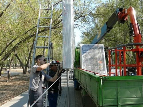 НАВСТРЕЧУ 75-ЛЕТИЮ ПОБЕДЫ: в Ачинске завершается оформление мест памяти к 9 мая
