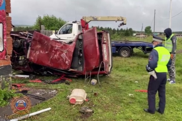 Водителя, перевозившего в легковушке семь человек и погубившего в ДТП троих, арестовали на два месяца