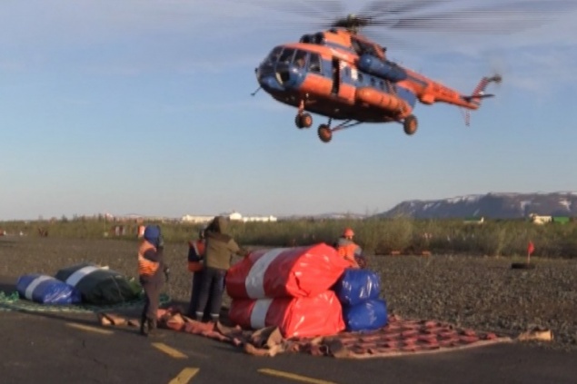 На место разлива дизтоплива в Норильске доставили дополнительные емкости