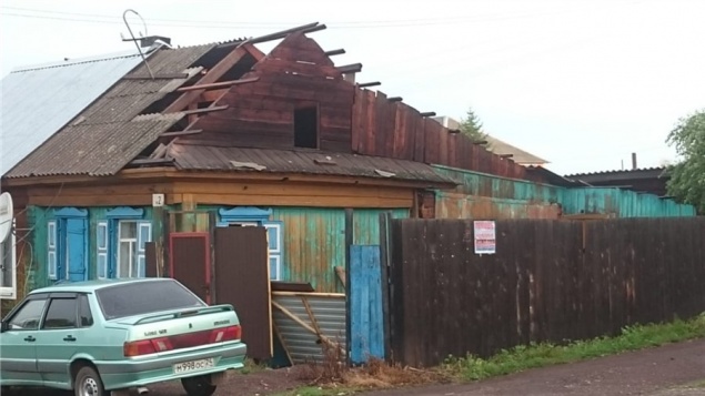 В Курагинском районе гроза оставила без электричества 11 деревень и сорвала крыши с домов