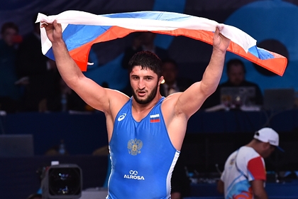 Олимпийский чемпион из России посмеялся над вызовом американского борца