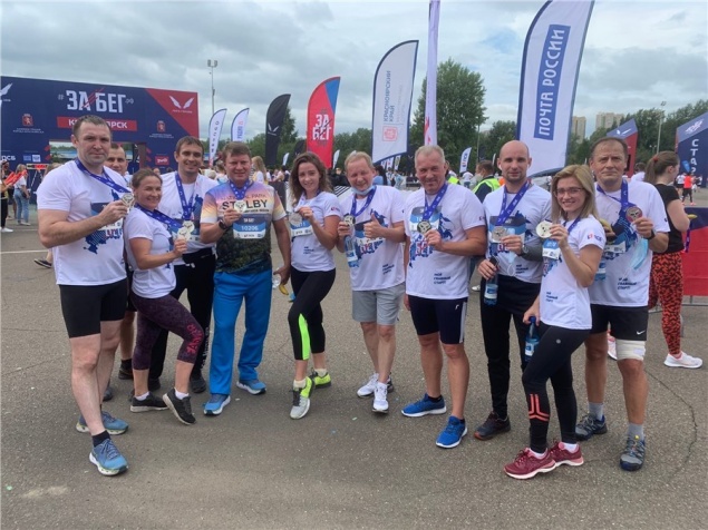 Мэр и красноярцы приняли участие в полумарафоне «ЗаБег». Все были в масках