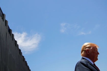 Трамп назвал стену на границе с Мексикой защитой от коронавируса