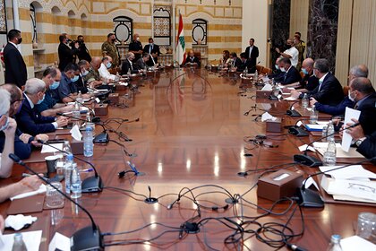 Премьер-министр Ливана назвал причину взрыва в Бейруте