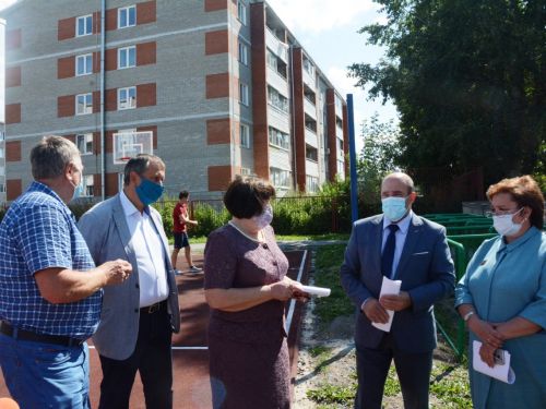 Городские власти начали проверку готовности образовательных учреждений к новому учебному году