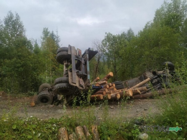 В полиции объяснили, почему тело погибшего в ДТП водителя лесовоза два дня пролежало в кабине