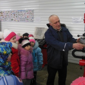 Госавтоинспекторы помогают юным ачинцам постигать азы автотранспортного ремесла