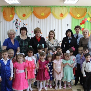 «8 марта в каждый дом»: Сотрудники полиции поздравили воспитанников подшефного детского дома «Солнышко» с праздником