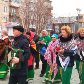Зона свободного творчества и общения: «Ачинский Арбат» вновь радует горожан развлекательной программой