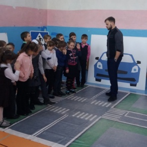 Более 200 сельских школьников Ачинского района прошли обучение правилам безопасного поведения на дорогах и улицах в передвижной инновационной «Лаборатории безопасности».