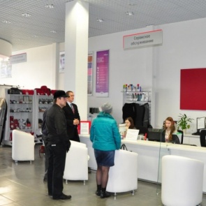 С постановкой авто на учет в автосалоне могут возникнуть проблемы — специалистов нет