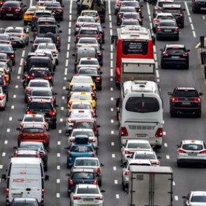 Владение автомобилем в России признали бессмысленным