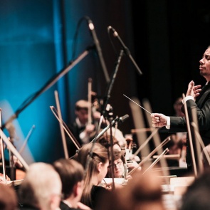 Ачинцев приглашают на виртуальное открытие 66 сезона Красноярского симфонического оркестра