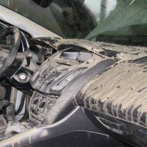 Откуда берется и как убрать пыль с приборной панели в салоне авто