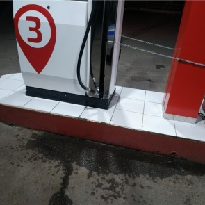 В Красноярском крае мужчина с канистрой бензина устроил два нападения на АЗС. Добычей стали 700 рублей