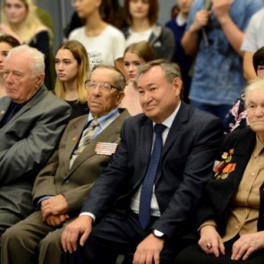 «Своей судьбой гордимся мы»: впервые в Ачинске открылась выставка почетных жителей города