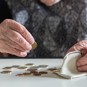 Больше ста тысяч пенсионеров края получают пенсию меньше прожиточного минимума. Ее решено увеличить