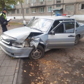 В Ачинске компания подростков попала в ДТП на угнанной машине. Их преследовали