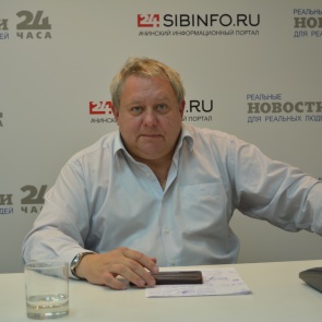 Заместитель Главы города Алексей Бердышев провёл одну из самых «горячих» линий