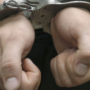 В Красноярске будут судить напавшего на 24-летнюю девушку насильника-рецидивиста