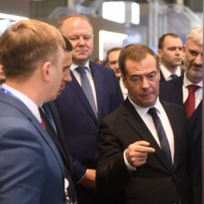 Медведев предложил ужесточить наказания для водителей