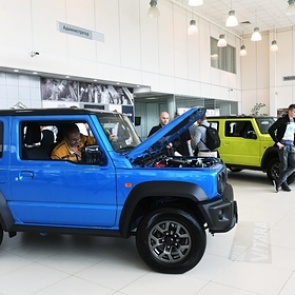 Возможность резкого подорожания автомобилей в России опровергли