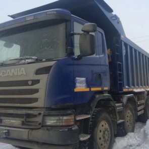 Мужчина погиб под кабиной грузовика во время ремонта двигателя