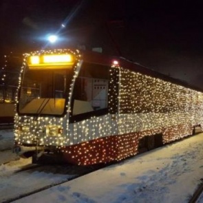 С 24 декабря по Ачинску начнут курсировать новогодние трамваи