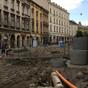 Строители нашли в подвале здания древнее сокровище