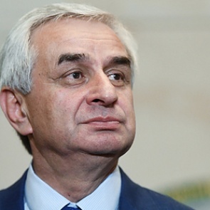 Президент Абхазии направил в парламент прошение об отставке