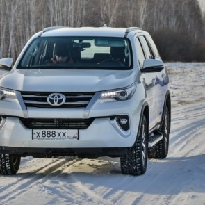 «Блатные» номера выставили на продажу: власти утвердили порядок выдачи красивых регзнаков