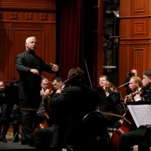 Музыкальная премьера 2020 года: в Ачинске впервые выступит знаменитый оркестр «Виртуозы Москвы»