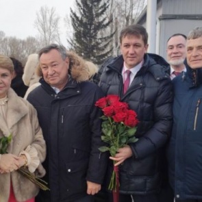 На открытии турнира по вольной борьбе имени Ивана Ярыгина побывала делегация из Ачинска