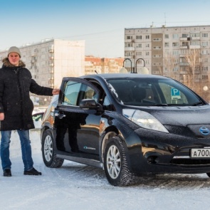 Сибиряк в морозы ездит на электрокаре и экономит по 10 тысяч в месяц на бензине — обзор авто