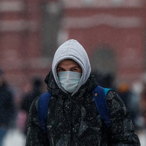 Названы самые уязвимые перед смертельным вирусом сферы экономики