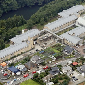 Убившего 19 инвалидов японца приговорили к смертной казни