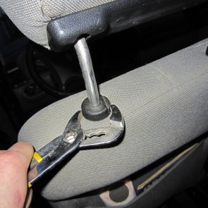 В каких случаях просто необходимо снимать подголовники с кресел автомобиля