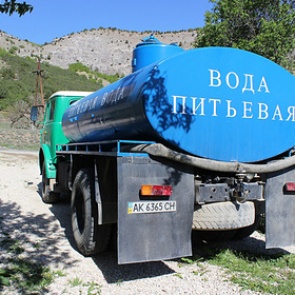 Новый премьер Украины выступил за подачу воды в Крым