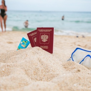 Ни отпуска, ни денег: краевой Роспотребнадзор подает в суд на туроператора, отменившего рейсы в Китай